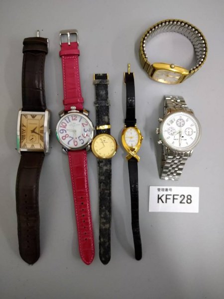 KFF28　ジャンク品　時計　腕時計　部品取りに　おまとめ6点　アルマーニ　マリオバレンチノ　など_画像1