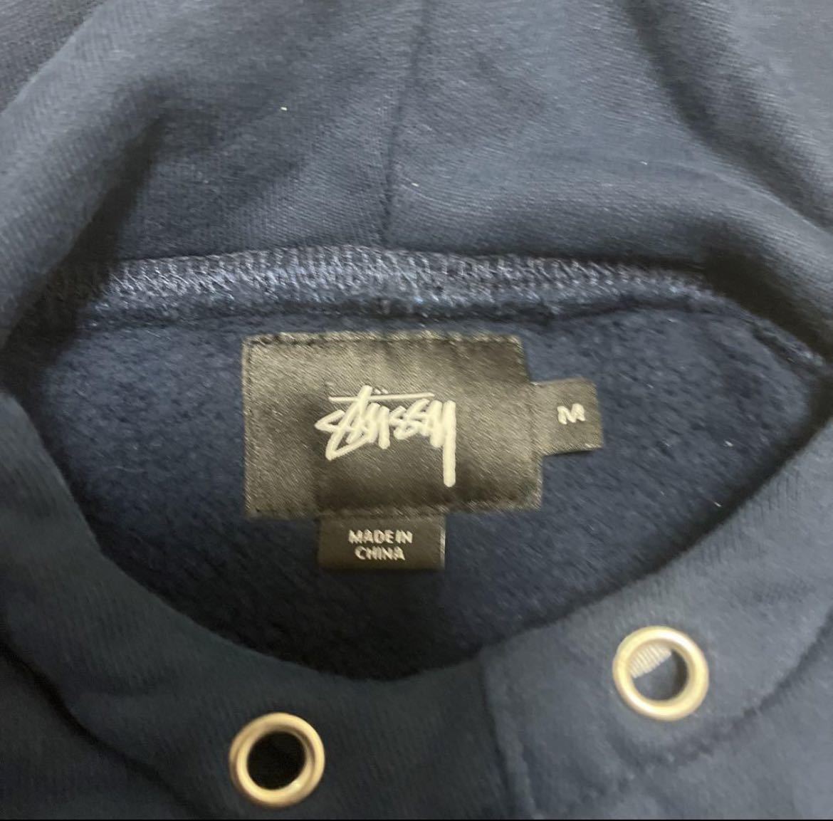 stussy ステューシー 長袖 パーカー スウェット プルオーバー デカロゴ 刺繍ロゴ センターロゴ サイズM ネイビー フーディ 裏起毛 メッシュ