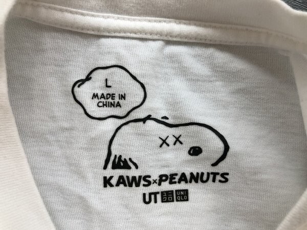 UT UNIQLO ユニクロ KAWS × PEANUTS メンズ ウッドストックワッペン付き 胸ポケット 半袖Tシャツ L 白の画像2