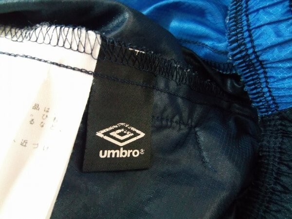 UMBRO アンブロ メンズ ロゴ刺繍 ナンバー入 薄手 シャカシャカパンツ 紺の画像2