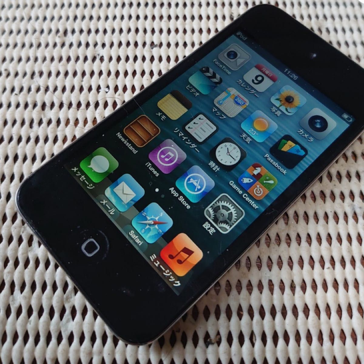 完動品iPod touch(第4世代)本体32GBブラック送料込- 完動品iPod touch(第4世代)本体32GBブラック送料込-