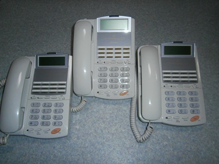 ナカヨ　ビジネスホン　NYC-12iZ-TELSD 　ナカヨiZ 12ボタン標準電話機　３台セット 　動作未確認_画像1