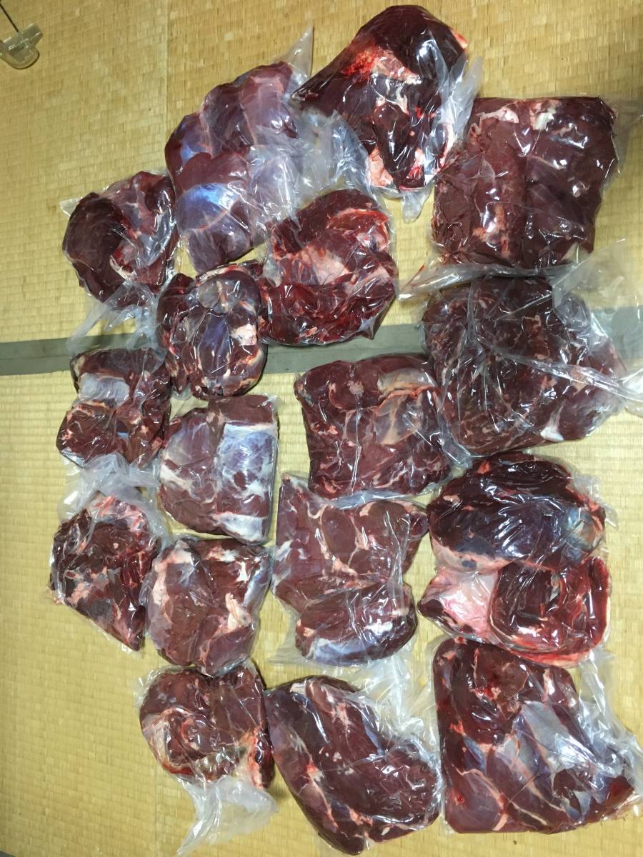 鹿肉 冷凍 29kg ペットフード_1.5～2.5kgの小分けで真空パックします。