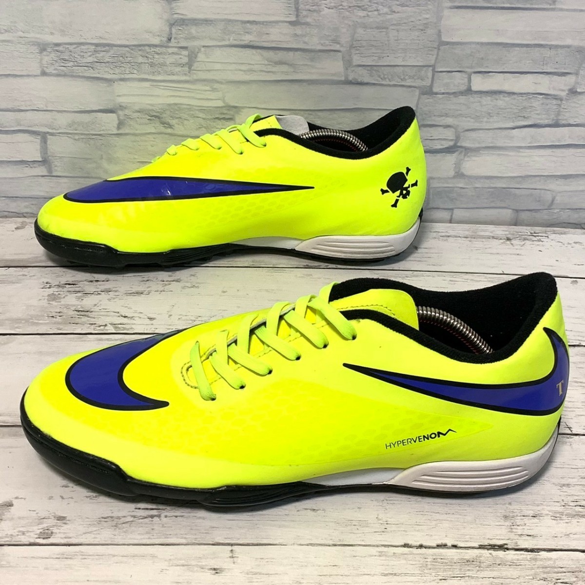 R5505bE NIKE ナイキ スニーカー 蛍光イエロー×パープル メンズ 27cm ハイパーヴェノム サッカー トレーニングシューズ スポーツ 運動_画像2