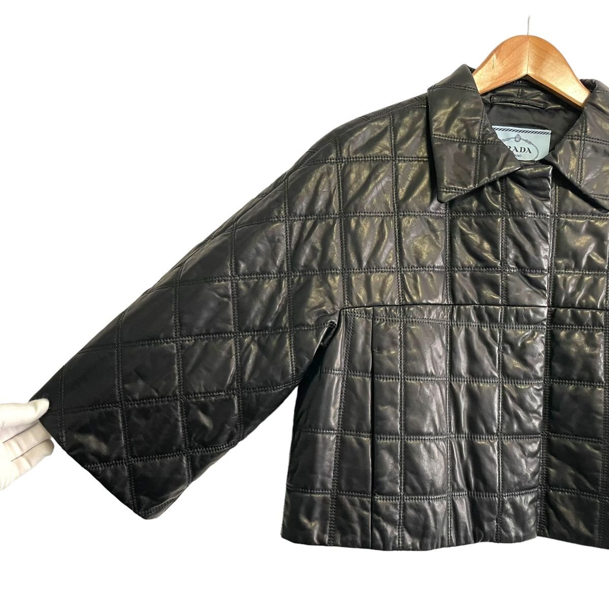  прекрасный товар PRADA Prada овечья кожа короткий стеганная куртка 44 черный *