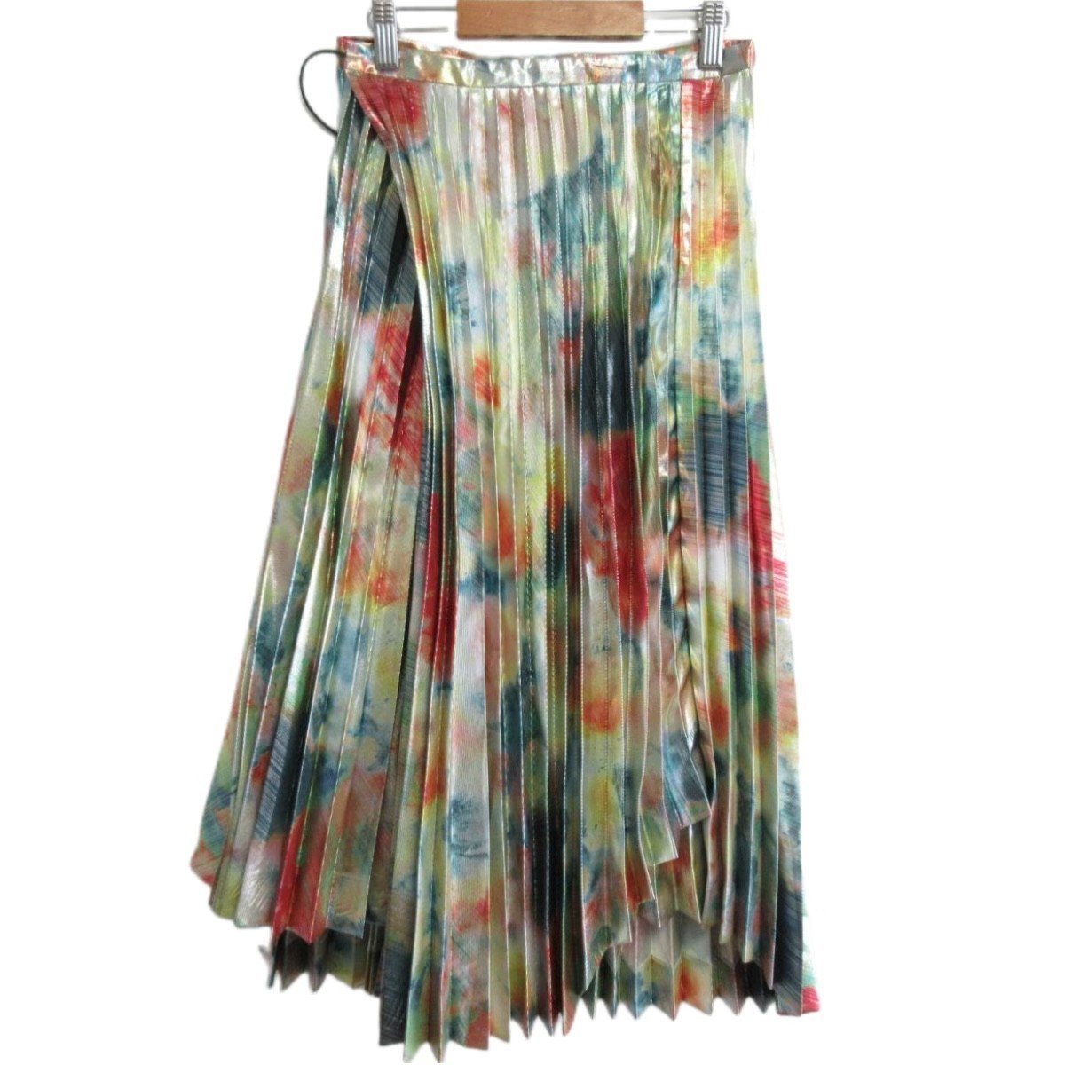 美品 23AW TOGA PULLA トーガプルラ 総柄 Metallic print skirt ひざ下丈 アシンメトリープリーツスカート 34 メタリックシルバー ◆_画像1