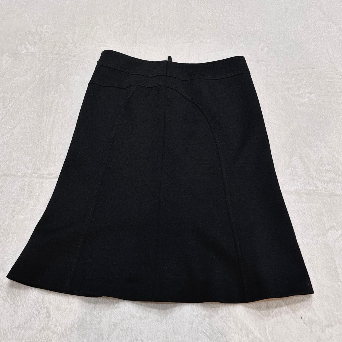美品 アンタイトル セットアップスーツ スカート フレア 日本製　黒 アンサンブル ブラックフォーマル 冠婚葬祭