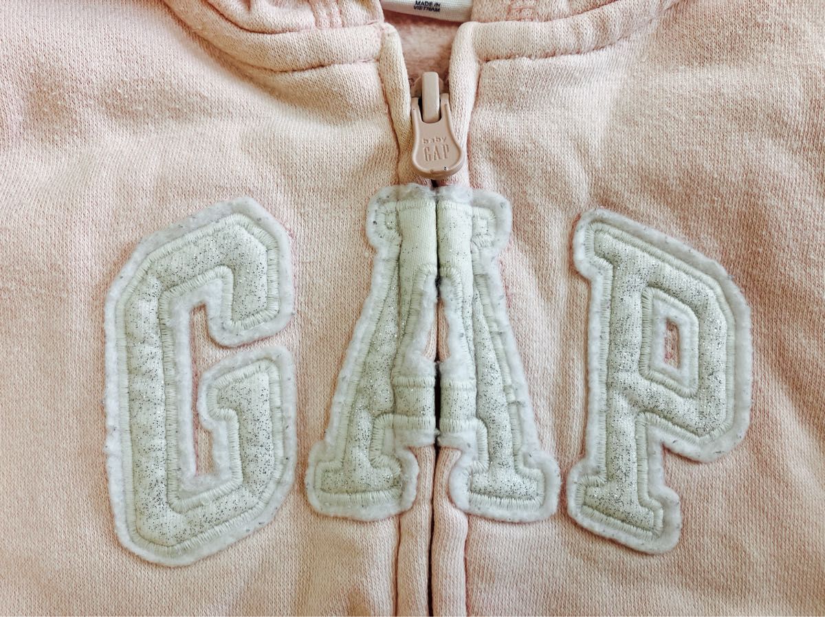 【babyGAP】スウェットパーカー（裏起毛）90サイズ　ピンク色　春カラー　女の子　トレーナー　※同梱割引可。相談下さい！