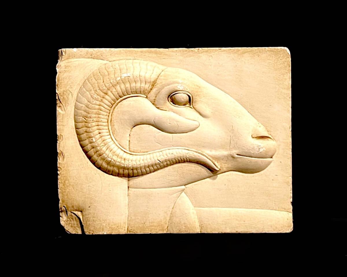 630109057　古代エジプト　羊の頭　レリーフ　メトロポリタン美術館　石材　壁掛け　壁飾り　インテリア　コレクション　彫刻_画像1