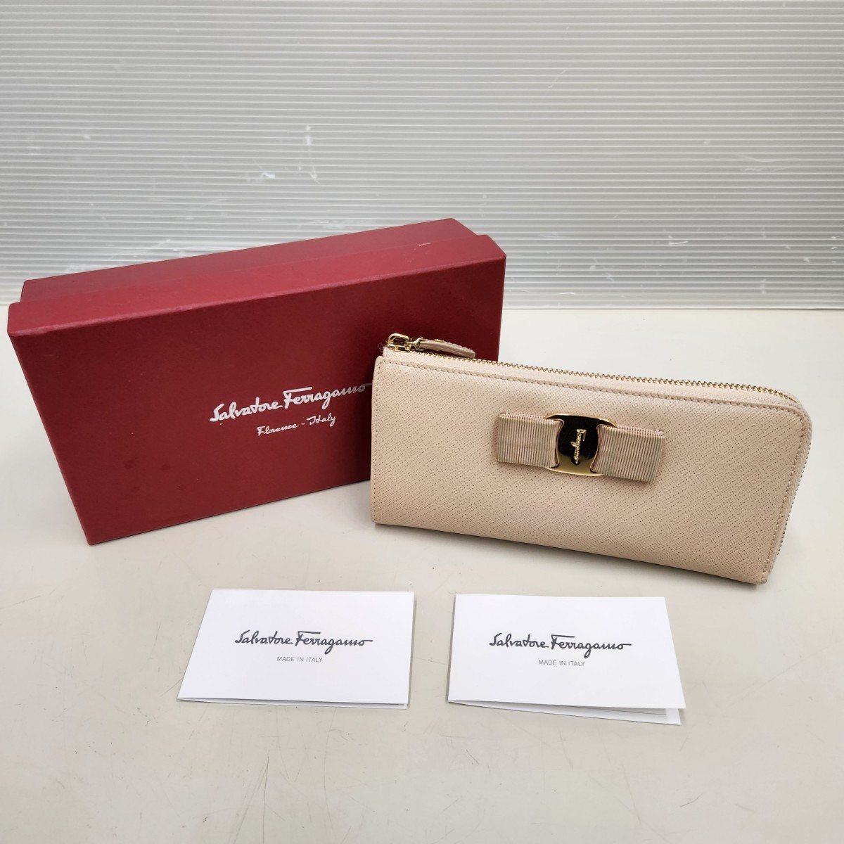 AR◇ SALVATORE FERRAGAMO サルヴァトーレ フェラガモ ヴァラリボン L字ファスナー 長財布 レザー ピンク ベージュ 箱付き_画像1