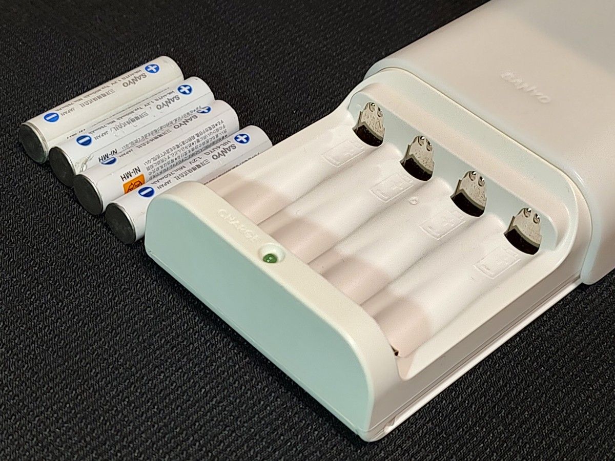 SANYO 充電器 NC-TG1 SANYO 単3形 充電式ニッケル水素電池 HR SANYO 充電器 NC-TG1 SANYO 単3形 充電式ニッケル水素電池 HR