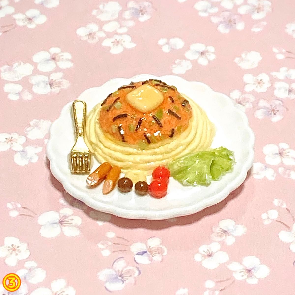 たらこパスタのミニチュア ☆ 粘土 フェイクフード 食品サンプル ままごと ハンドメイド ドールハウス