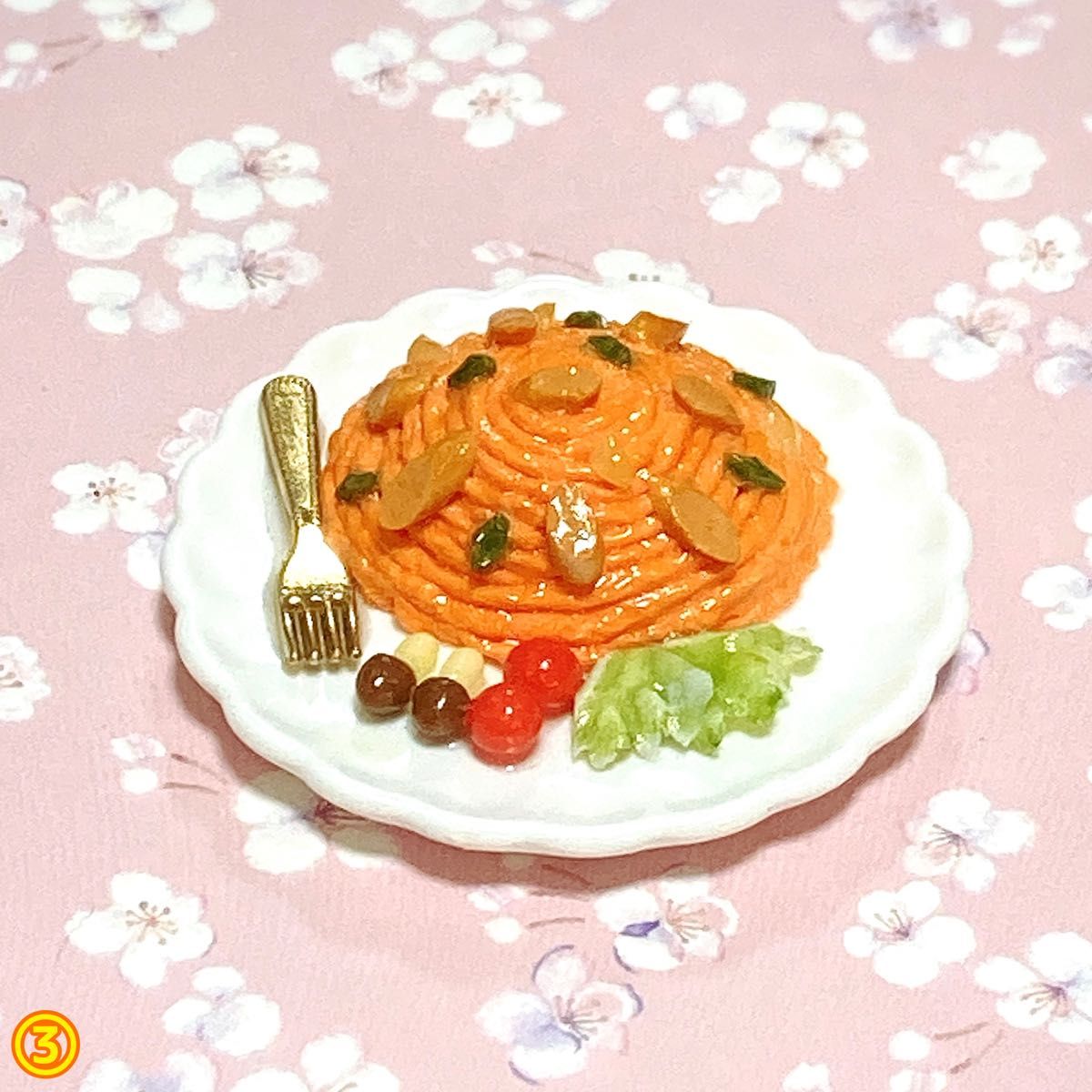 ナポリタン スパゲティのミニチュア☆粘土 フェイクフード 食品サンプル ままごと ハンドメイド ドールハウス