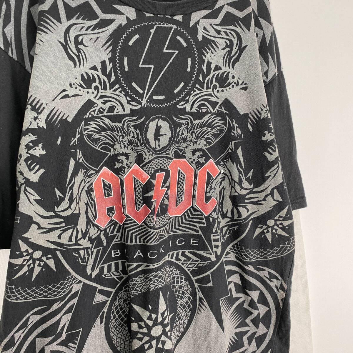 【長袖Ｔシャツ　総柄　AC/DC　黒　白　グレー　赤　古着】_画像6