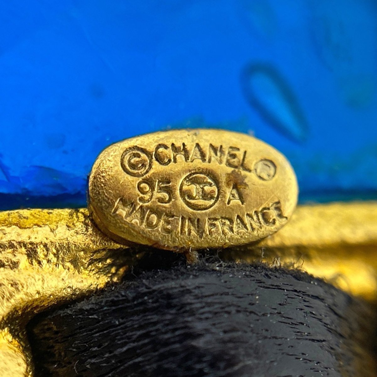  Chanel CHANEL цветной камень дизайн брошь Gris poa брошь GP стразы кожа Gold многоцветный женский б/у 