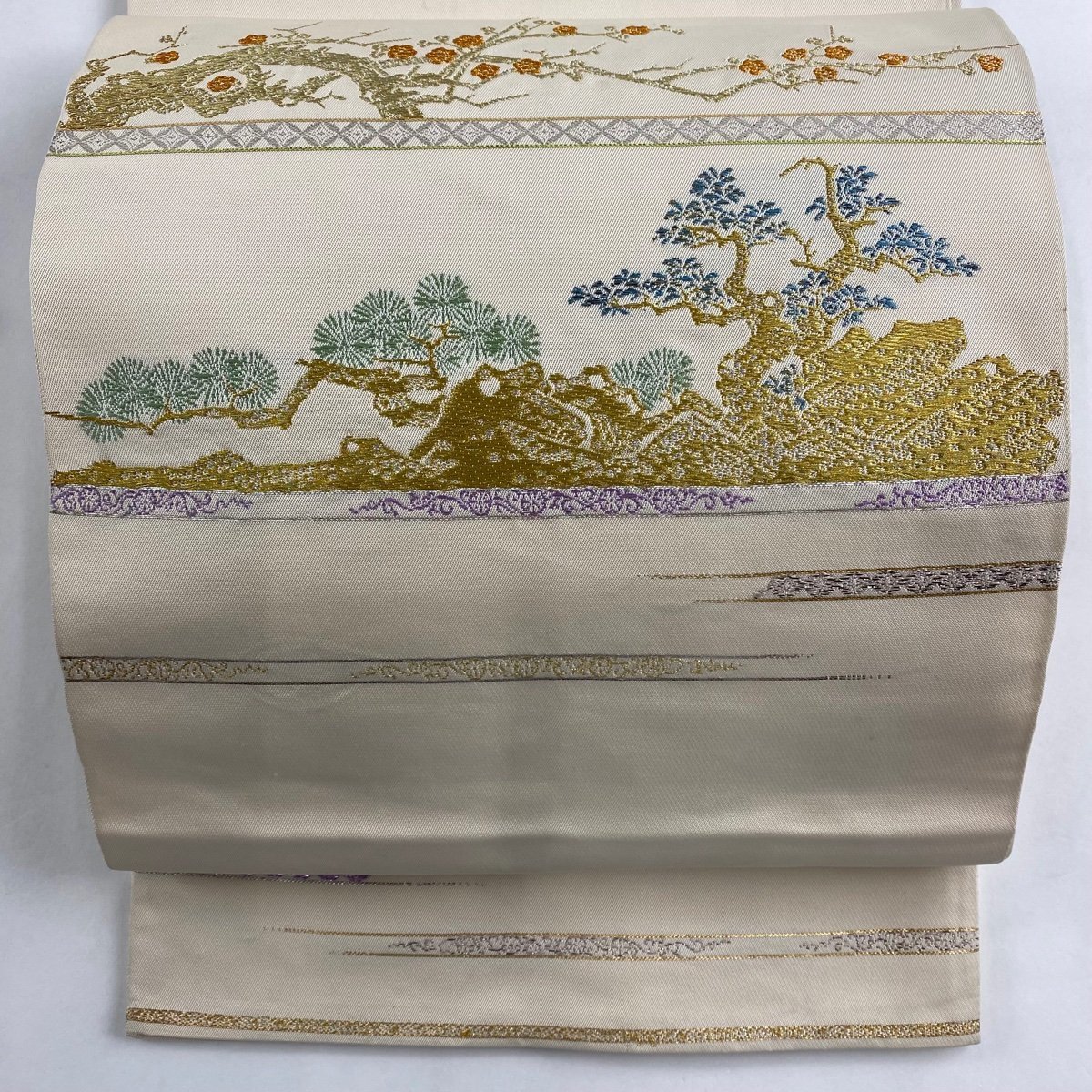 袋帯 逸品 龍村平蔵 落款 枝梅 松 金銀糸 箔 クリーム お太鼓柄 正絹 【中古】