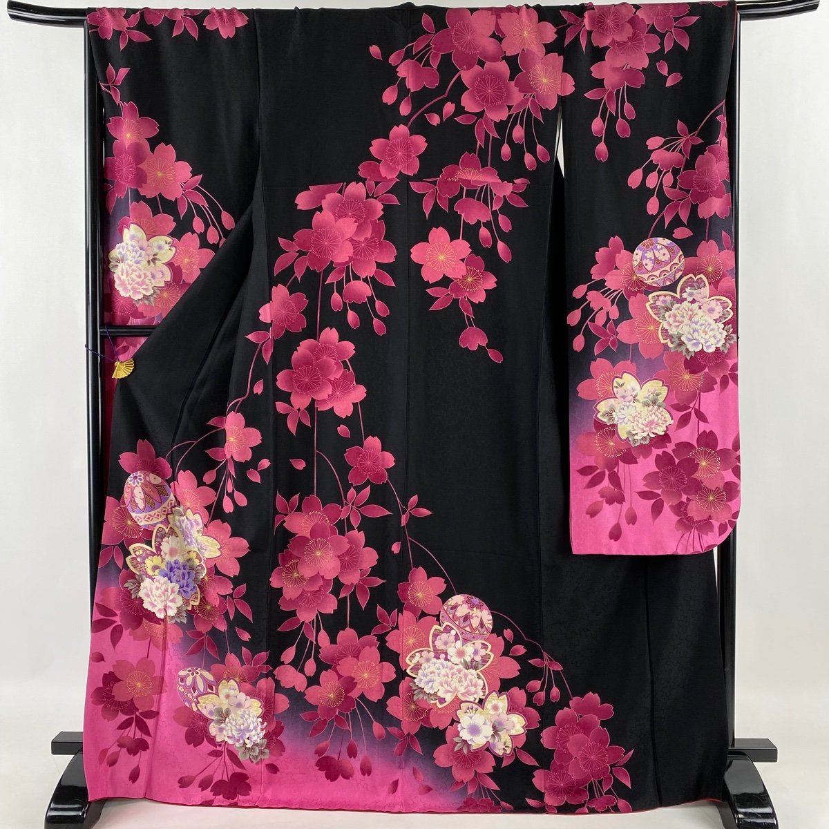 振袖 身丈170cm 裄丈68.5cm L 袷 桜 鞠 金彩 染分け 黒 正絹 美品 名品 【中古】