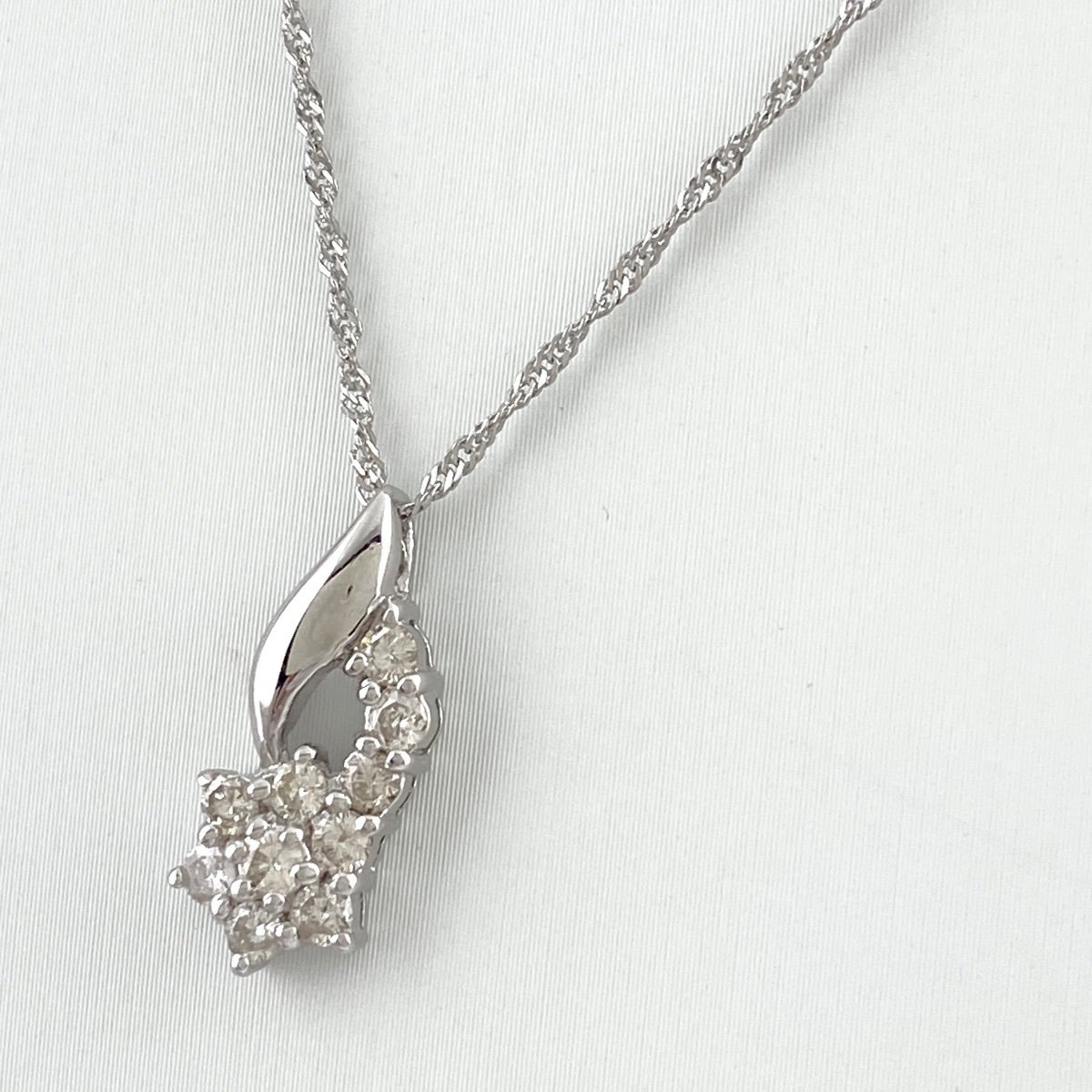 魅力的な価格 メレダイヤ デザインネックレス プラチナ ペンダント