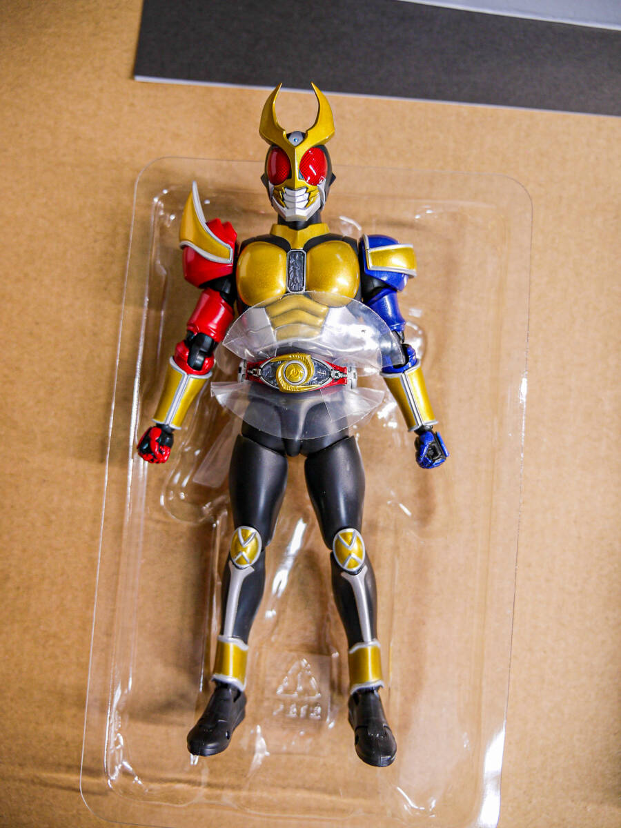 【美品】BANDAI S.H.Figuarts 真骨彫製法 仮面ライダーアギト トリニティフォーム 魂ウェブ商店限定 フィギュアーツ_画像4