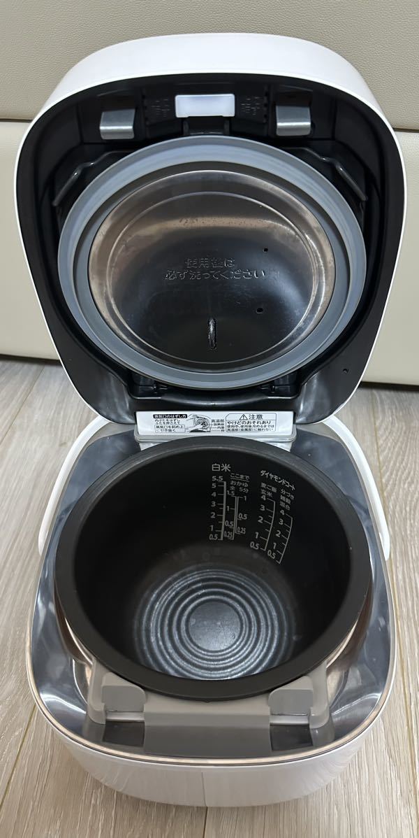 【ジャンク品】　東芝 真空圧力IHジャー炊飯器 5.5合炊き RC-10VST F03エラー表示 ホワイト_画像6