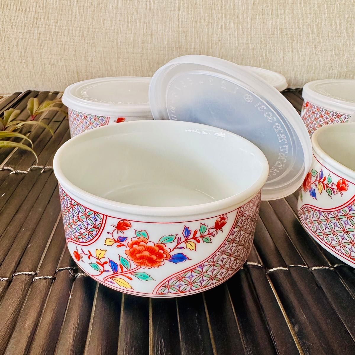 未使用品】有田焼 藍窯 赤絵染錦 七宝パック小鉢 5点 プラ製 未使用品】有田焼 藍窯 赤絵染錦 七宝パック小鉢 5点 プラ製