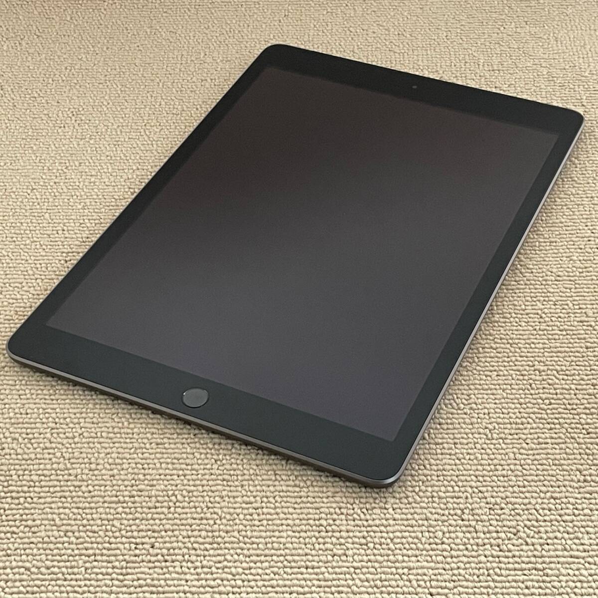 中古品 Apple アップル iPad 第8世代 32GB Wi-Fi+Cellular スペースグレイ ドコモ SIMロック解除済み