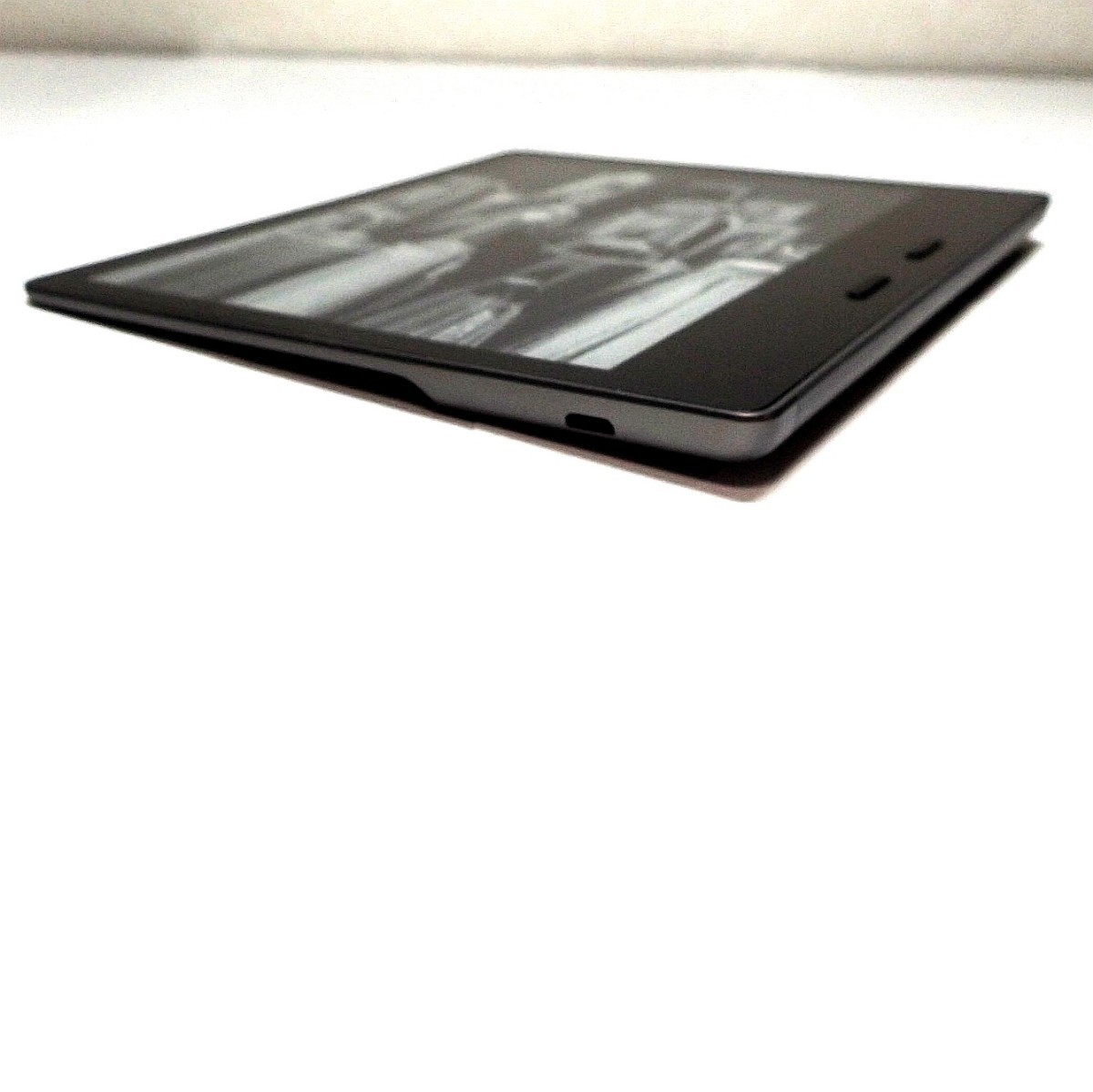 キンドル Kindle Oasis (第9世代) 電子書籍リーダー 防水機能搭載 Wi-Fi+3G 32GB アマゾン amazon 7インチ 300ppi_画像4
