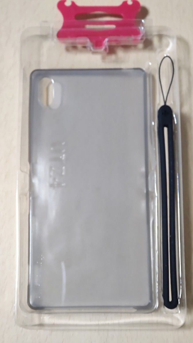 エクスペリア Xperia Z4用 超極薄ケース ブラック 液晶保護フィルム ハンドストラップ 未使用