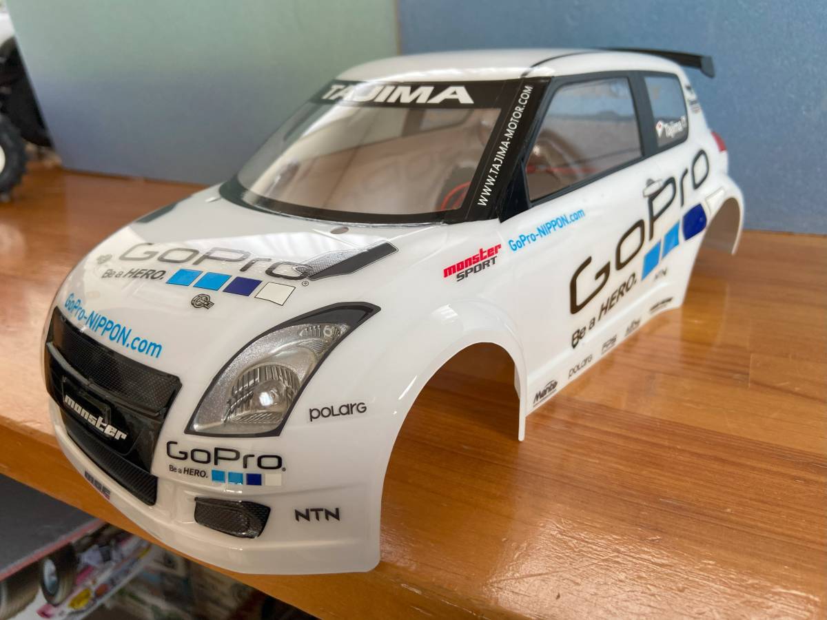 タミヤ 1/10 GoProモンスタースポーツ スーパースイフト ライト点灯 Mシャーシ用 完成品_画像1