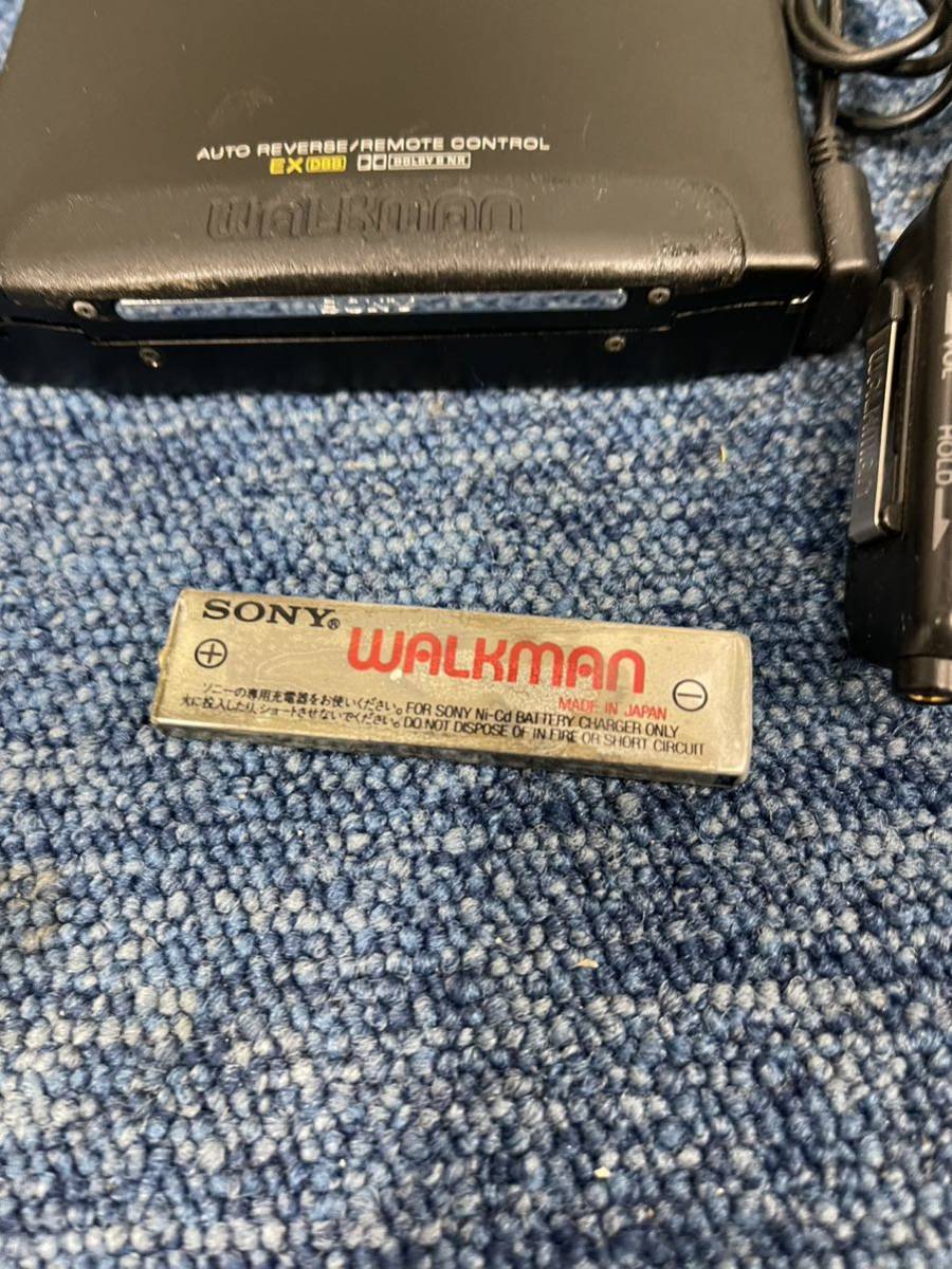 SONY WALKMAN WM-EX85 カセットプレーヤー ソニー ウォークマン RM-8E/BC-7BT 現状品　動作未確認_画像2