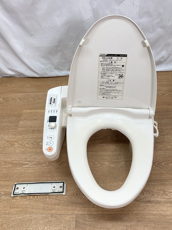  【ジャンク扱い】TOTO 電気温水便座 ウォシュレット シャワートイレ「TCF261GR」☆#SC1(パステルアイボリー) 直接引き取り可☆の画像1