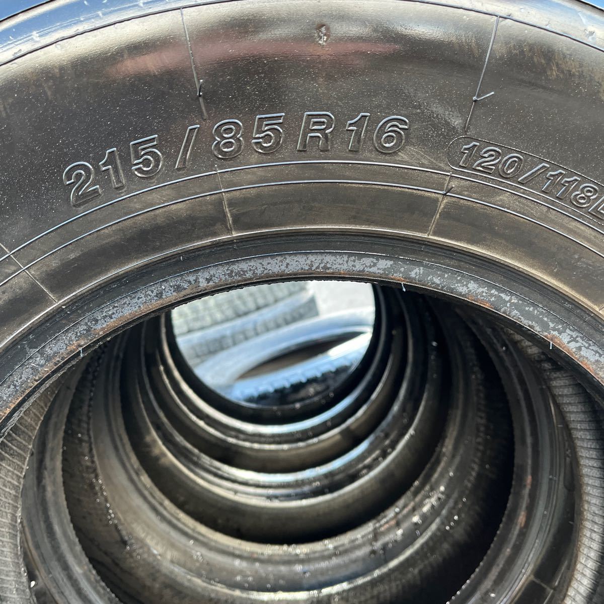 215/85R16 YOKOHAMA, LT151R 中古　 激安美品　4本+1本セット：18000円_画像2