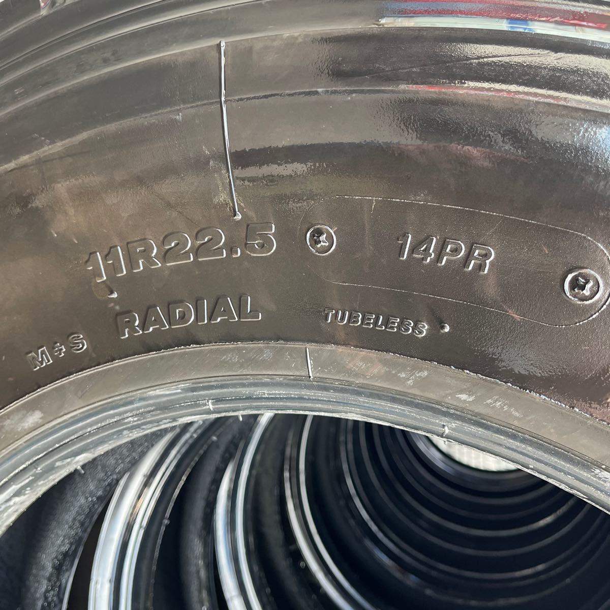 11R22.5 BRIDGESTONE, M801 中古　 激安美品　8本セット：82000円_画像2