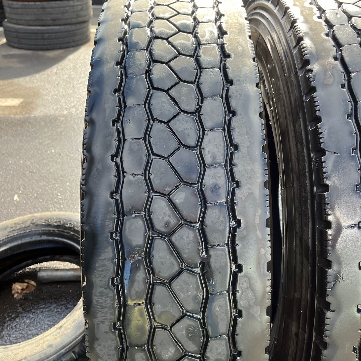 11R22.5 BRIDGESTONE, M801 中古　 激安美品　2本セット：21000円_画像8