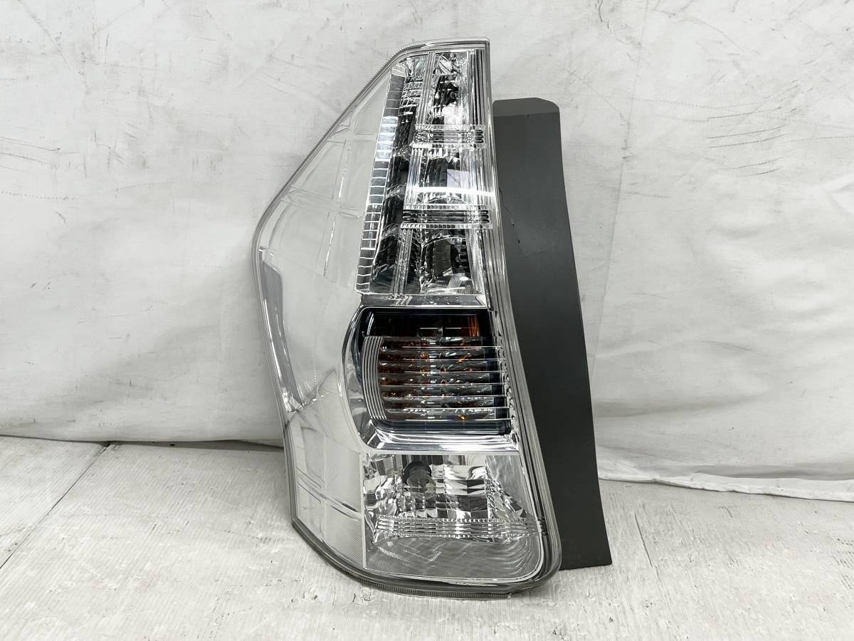 トヨタ純正プリウスα 左テールランプ STANLEY47-46 トヨタプリウスα 純正左テールランプSTANLEY 47-46