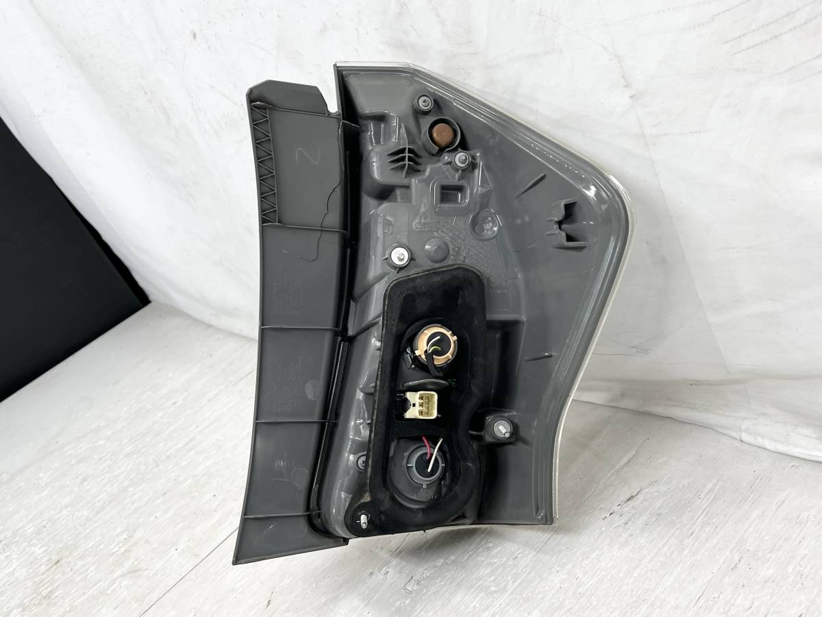プリウスα ZVW40W ZVW41W 前期 純正 左 ヘッドライト ハロゲン プリウスα ZVW40W ZVW41W 前期 純正 左 ヘッドライト ハロゲン