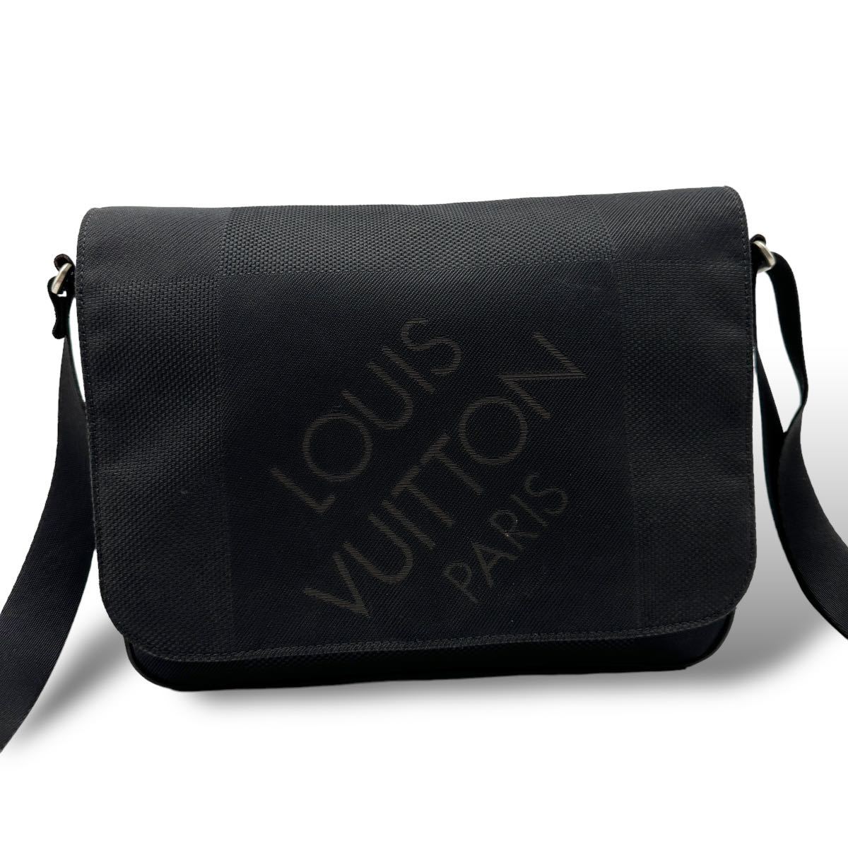 【美品 入手困難品】LOUIS VUITTON ルイヴィトン ショルダーバッグ メサジュ ジュアン ロゴ キャンバス レザー 革 黒 ブラック 斜め掛け A4_画像3