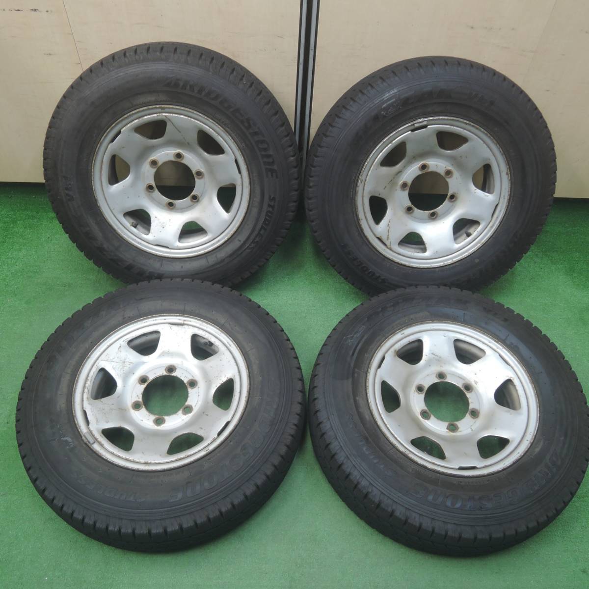 *送料無料*バリ溝！9.5分★トヨタ ハイエース 純正 スチール 195/80R15 スタッドレス ブリヂストン VL1 PCD139.7/6H★4011902SYス_画像1