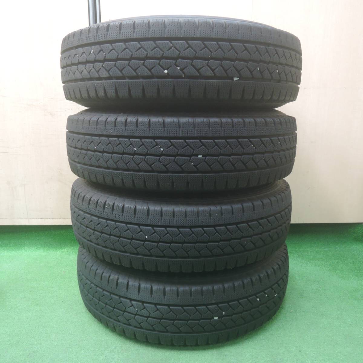 *送料無料*バリ溝！9.5分★トヨタ ハイエース 純正 スチール 195/80R15 スタッドレス ブリヂストン VL1 PCD139.7/6H★4011902SYス_画像5