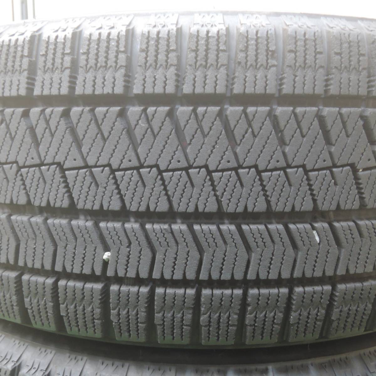 *送料無料*バリ溝！キレイ！9.5分★インプレッサ等 205/50R17 スタッドレス ブリヂストン ブリザック VRX2 TOPRUN PCD100/5H★4011907SYス_画像4