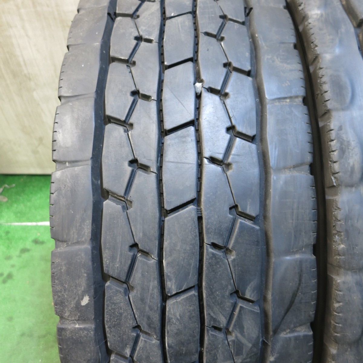 *送料無料*バリ溝！8.5分★トラック タイヤ 245/70R19.5 136/134J ダンロップ エナセーブ SP688 DECTES ミックス★4013105クスタの画像5