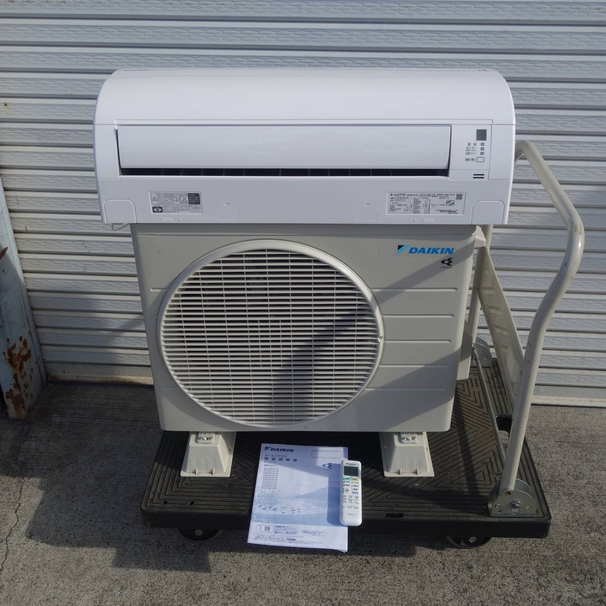 美品！23年製☆ダイキン ルーム エアコン F223ATES-W S223ATES-W R223AES 6畳程度 DAIKIN☆の画像1