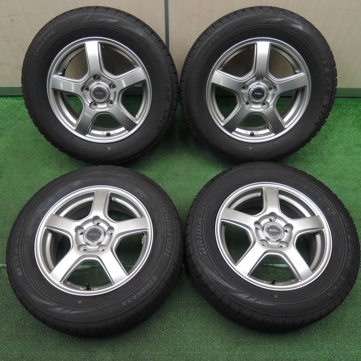 [送料無料]キレイ★スタッドレス 195/65R15 ブリヂストン ブリザック VRX TOPRUN トップラン 15インチ PCD114.3/5H★3112704TNス_画像1