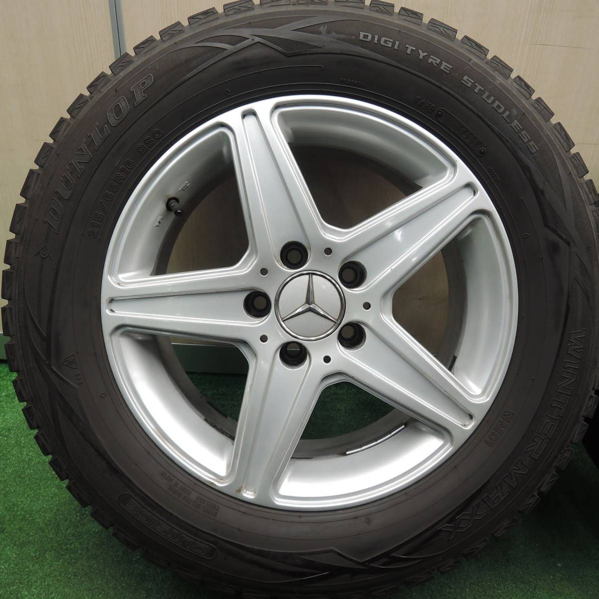 [送料無料] バリ溝！8.5分★ベンツ 等 AGA TARGA 215/65R16 スタッドレス ダンロップ ウインターマックス WM01 PCD112/5H★3120206HAス_画像3