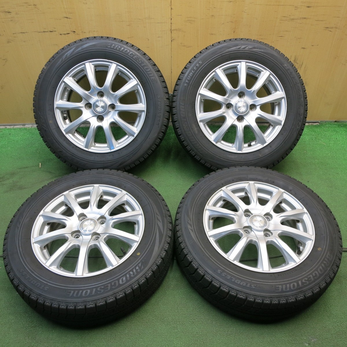 *送料無料* バリ溝！キレイ！9分★スタッドレス 165/70R14 ブリヂストン ブリザック VRX JOKER ジョーカー PCD100/4H★4020906KKス_画像1