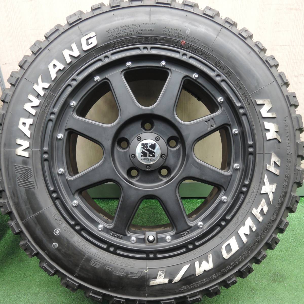 *送料無料* バリ溝！23年！キレイ！ほぼ10分★215/65R16 XTREME-J ナンカン NK 4×4WD M/T FT-9 ホワイトレター PCD114.3/5H★4021005HAノ_画像2