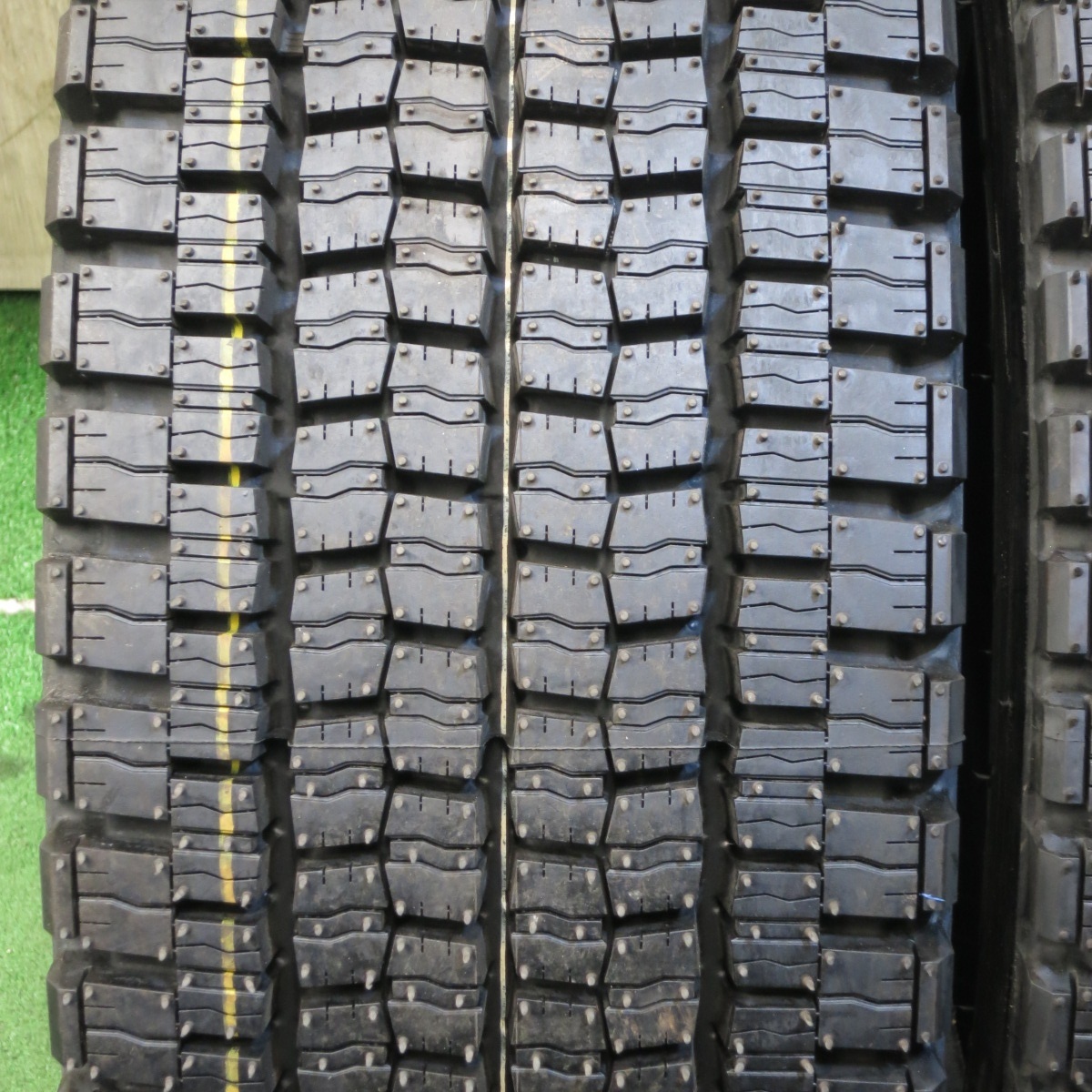 *送料無料* 未使用！21年★トラック タイヤ 245/70R19.5 136/134J スタッドレス ダンロップ デクテス SP001 19.5インチ★4021002クスタ_画像7