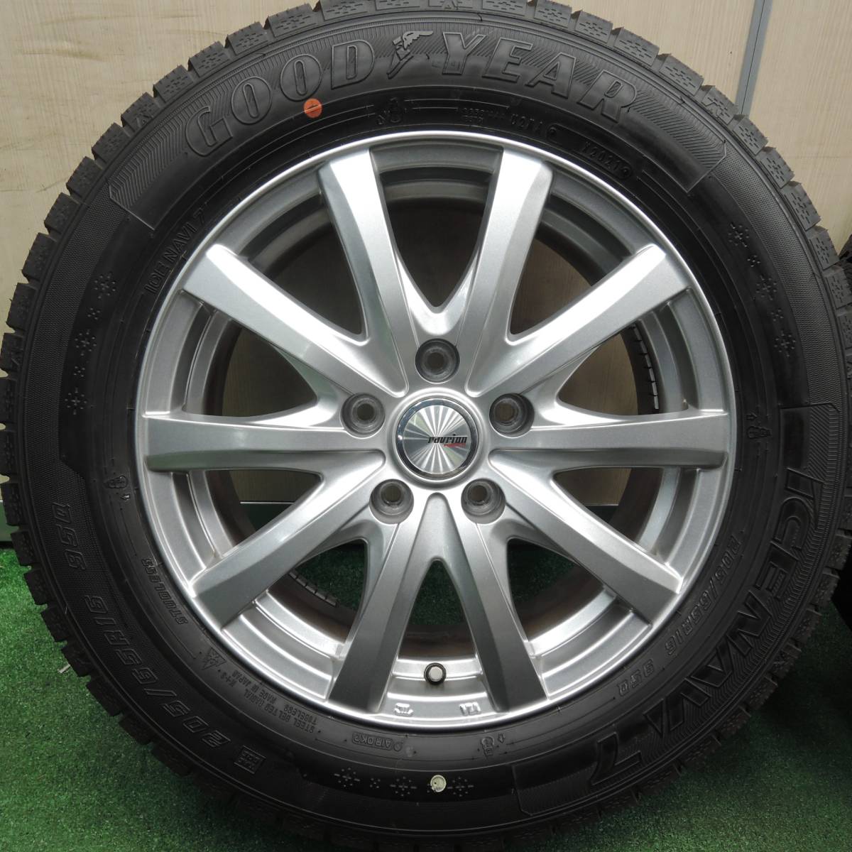 *送料無料* バリ溝！21年！キレイ！ほぼ10分★スタッドレス 205/65R16 グッドイヤー アイスナビ7 ravrion RS01 PCD114.3/5H★4022203HAス_画像3