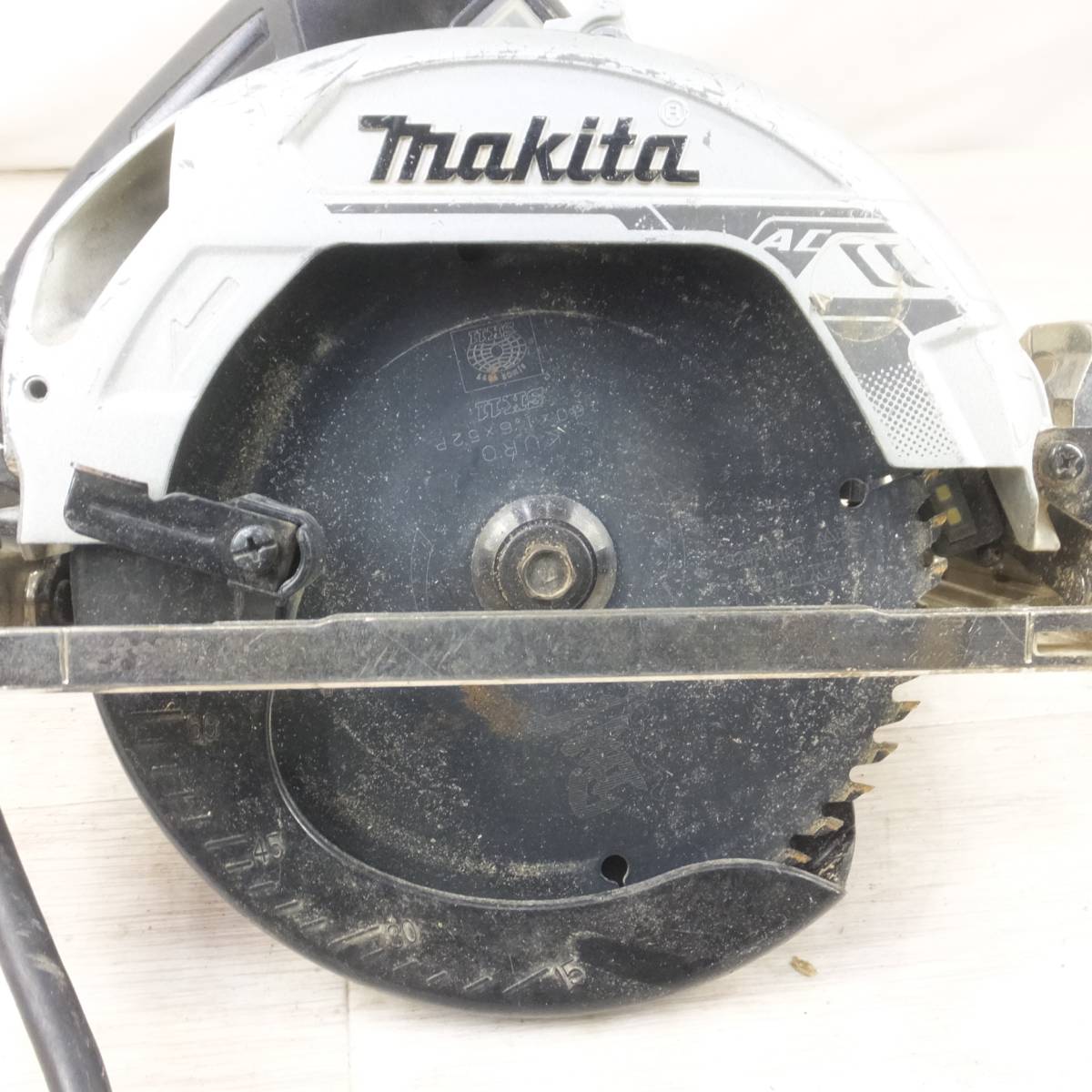 [送料無料] ◆makita マキタ 165mm マルノコ HS6301 木工用 丸のこ 切断機 電動工具 100V◆_画像8