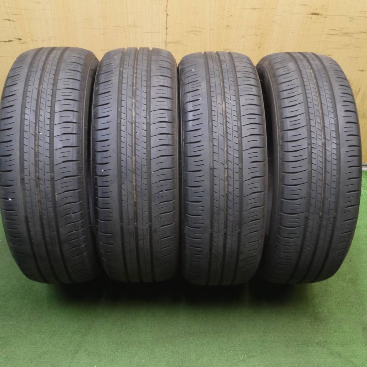 *送料無料* 新車外し！23年★205/60R16 ダンロップ エナセーブ EC300+ タイヤ 16インチ ノア ヴォクシー 等★4022304KKノタ_画像1